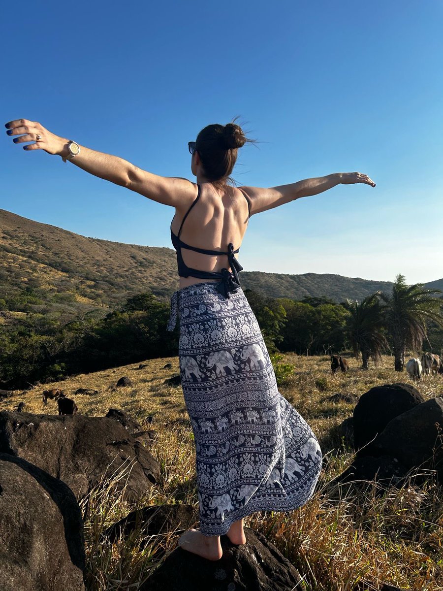 cayco_cr's tweet photo. La vida trata de encontrar paz y equilibrio dentro de ti mismo, liberándote de cadenas que atan nuestra esencia y las expectativas del futuro 🍃 encuentra serenidad en el presente y permite que tus emociones fluyan sin juicio ni resistencia 🤎
#personalizados #clientesatisfecha https://t.co/iqqDmUaFkz