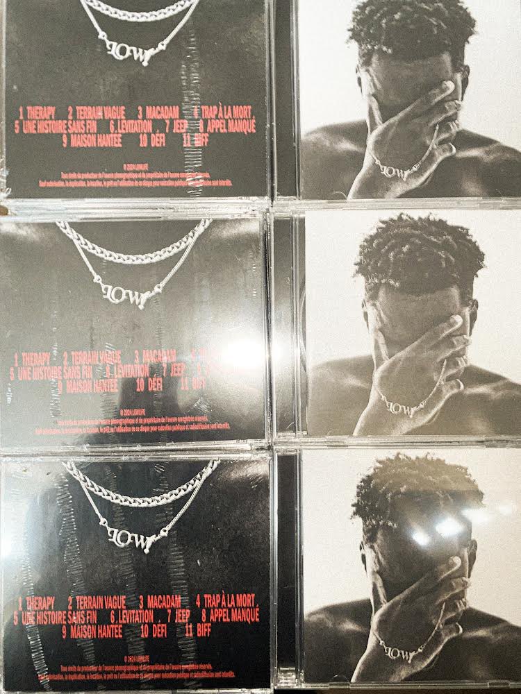 La version physique de Lowlife disponible 
C’est la matérialisation de notre musique ! On y a mit tout notre cœur et on vous a respectez 🫡
2024 on lâche rien ! Merci à tous pour le soutien !
Lien pour commander le CD dans ma bio

lowlife-shop.fr