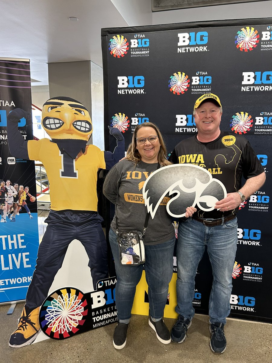 tltingle's tweet photo. Watching @IowaWBB #B1GWBBT Go Hawks! https://t.co/9bIY1nBZhd