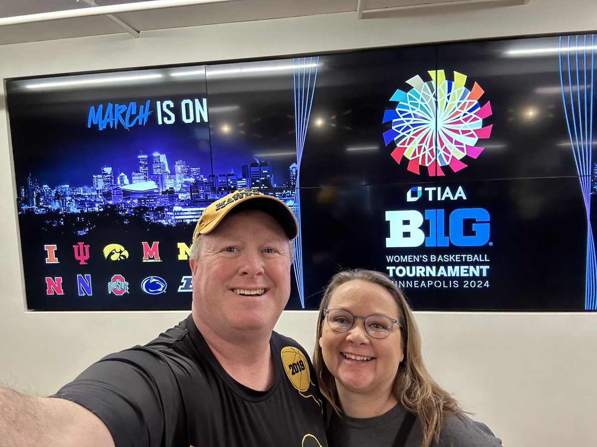 tltingle's tweet photo. Watching @IowaWBB #B1GWBBT Go Hawks! https://t.co/9bIY1nBZhd