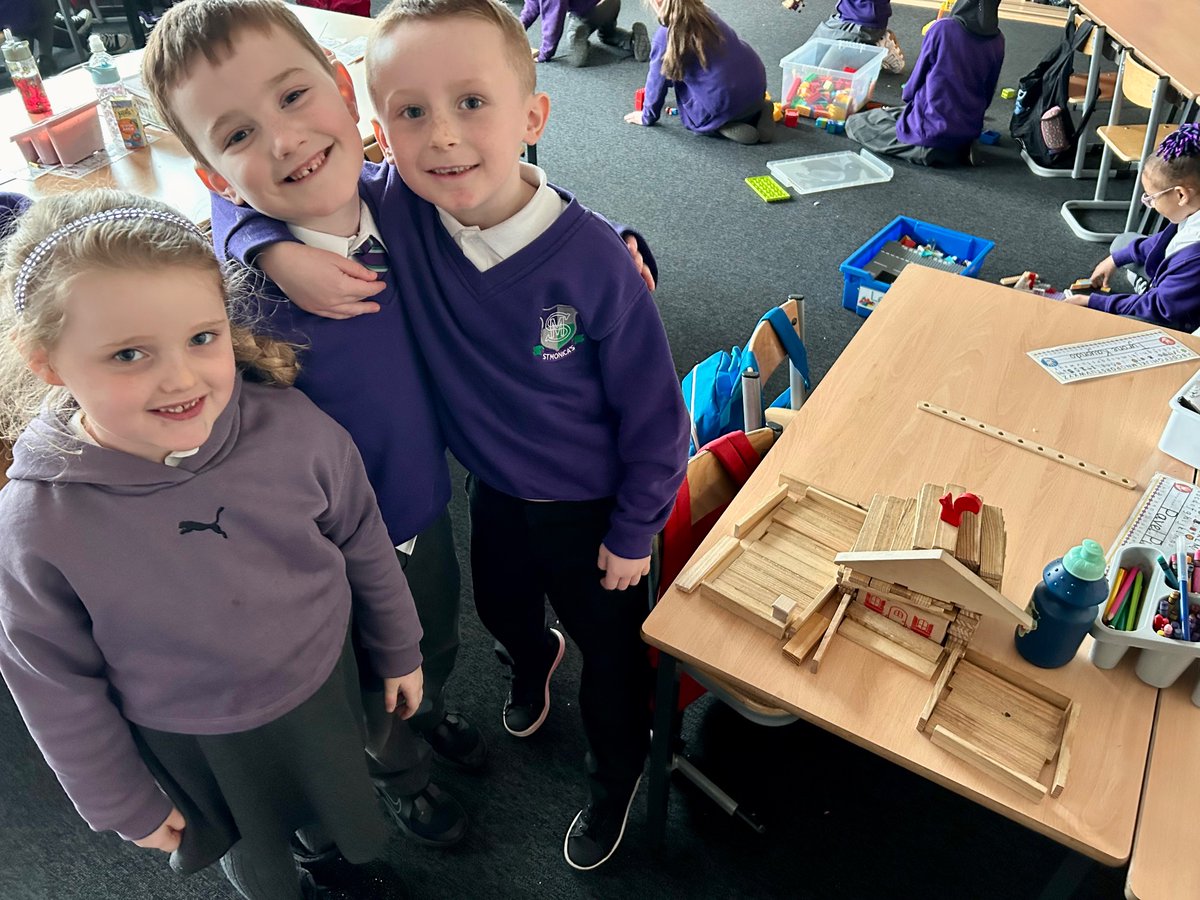 MrsP_StM's tweet photo. P2a demonstrated amazing creativity 🧑‍🎨, determination 💪 &amp; teamwork 👫 during our #Article29 Construction Masterclass 🧱 #GoldForGoldAtStMonicas @StMonicaMilton @Educ8ingInHeels https://t.co/bUVOqBFaVm