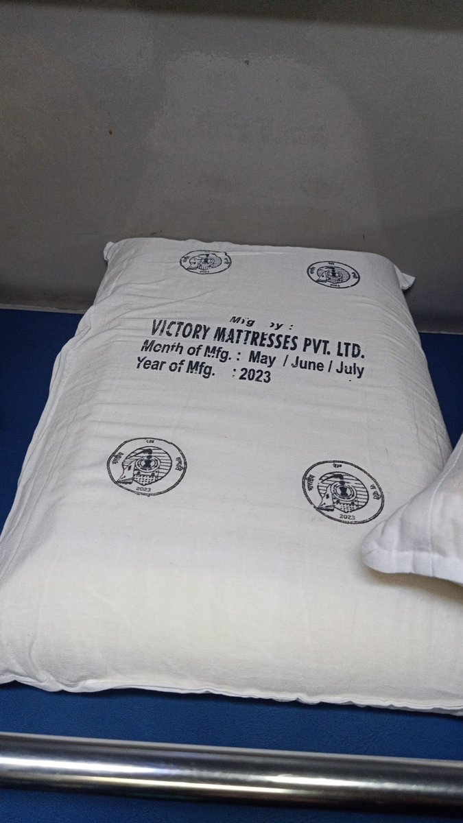 aayush661's tweet photo. @RailMinIndia @AshwiniVaishnaw - I am traveling in train number 12213. The pillows are without cover and the attendant says they don't have the cover. Also these pillows are a box of foam. https://t.co/wymovP3AIc