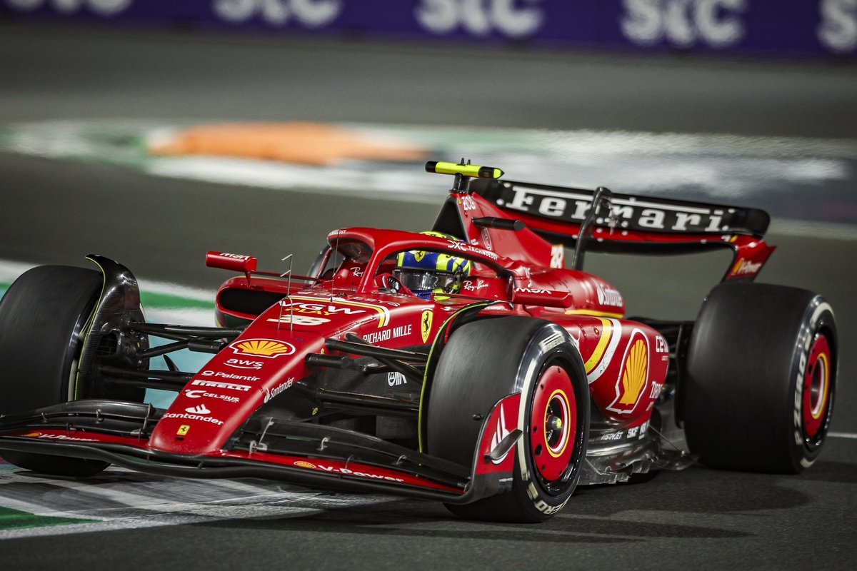 TearOffFR's tweet photo. Oliver Bearman termine DANS LES POINTS, P7, pour son premier Grand Prix en F1 ! 👏

Il a découvert la voiture hier matin et n'a eu qu'une séance d'essais libres et les qualifications pour se préparer ! Énorme performance ! 🤯

#F1 #SaudiArabianGP