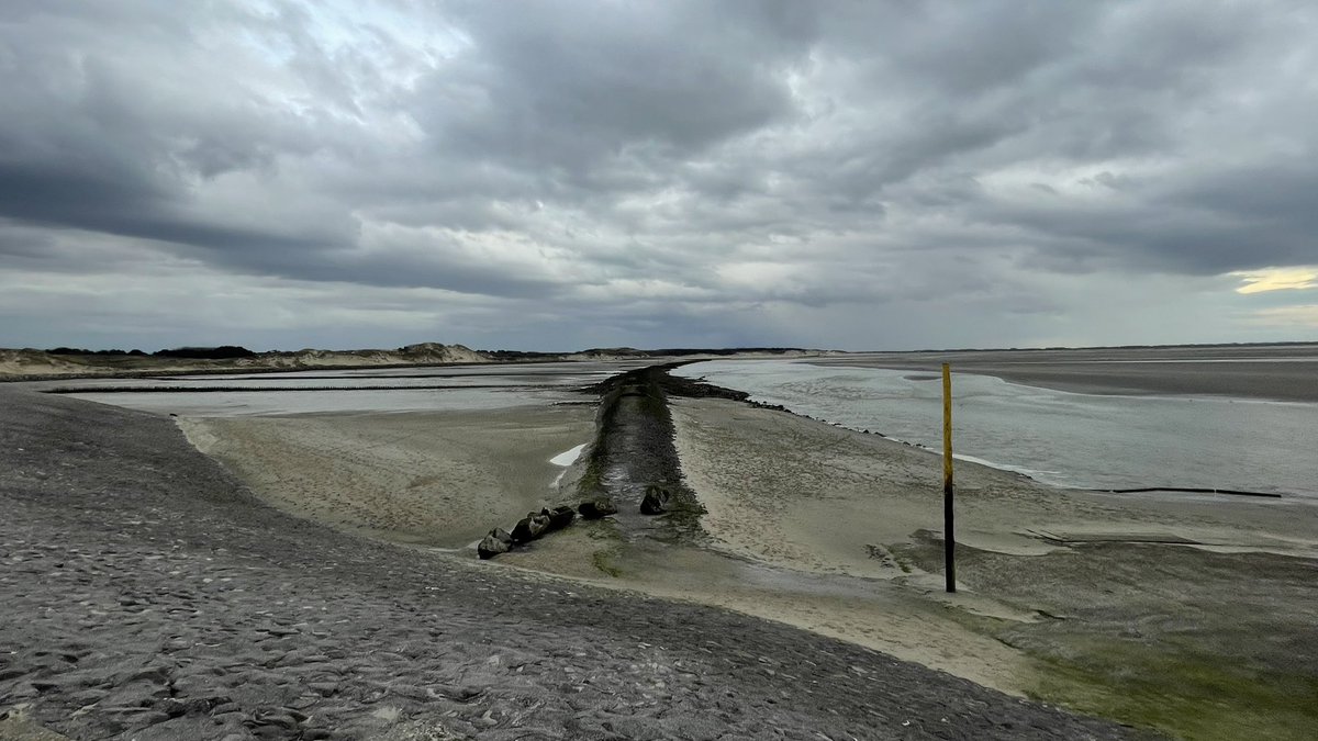histgeoblog's tweet photo. Même endroit vers 18h. Mer basse #authie #cotedopale #grandesmarees https://t.co/2HyueBZbY4