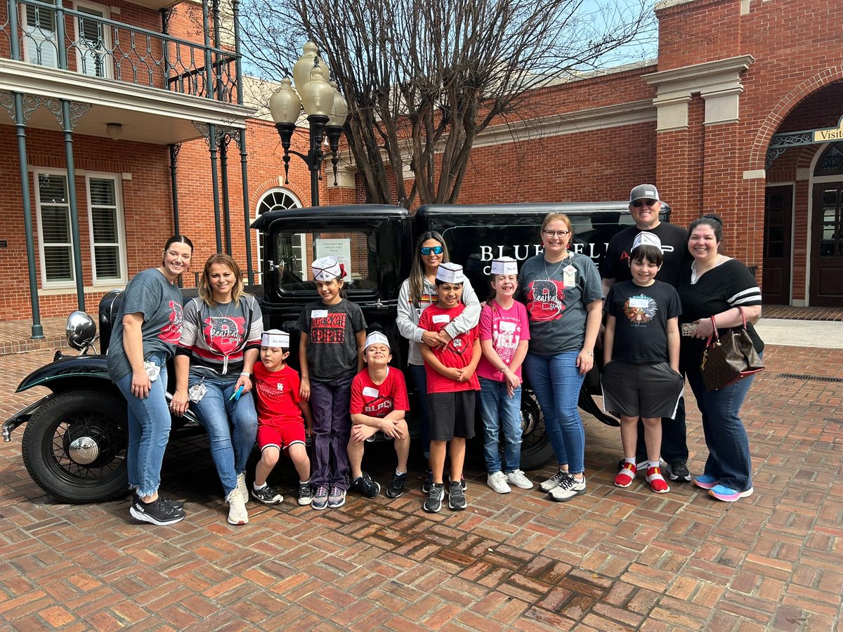 77Blerina's tweet photo. @BlackBearkats @cfisdcia @KylaMote Blue Bell Ice Cream field trip was the perfect experience and so much fun 🍦🍧🍨 https://t.co/HFDrHg776G