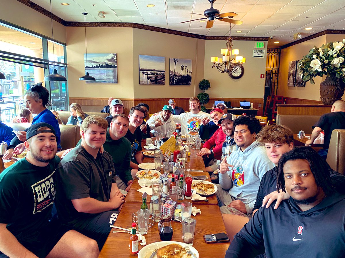 Had a great time with the OL Brotherhood at breakfast this morning! #GoStanford #StanfordOL 🌲🌲🌲💪🏽💪🏽💪🏽 @CoachViane @vavaeee