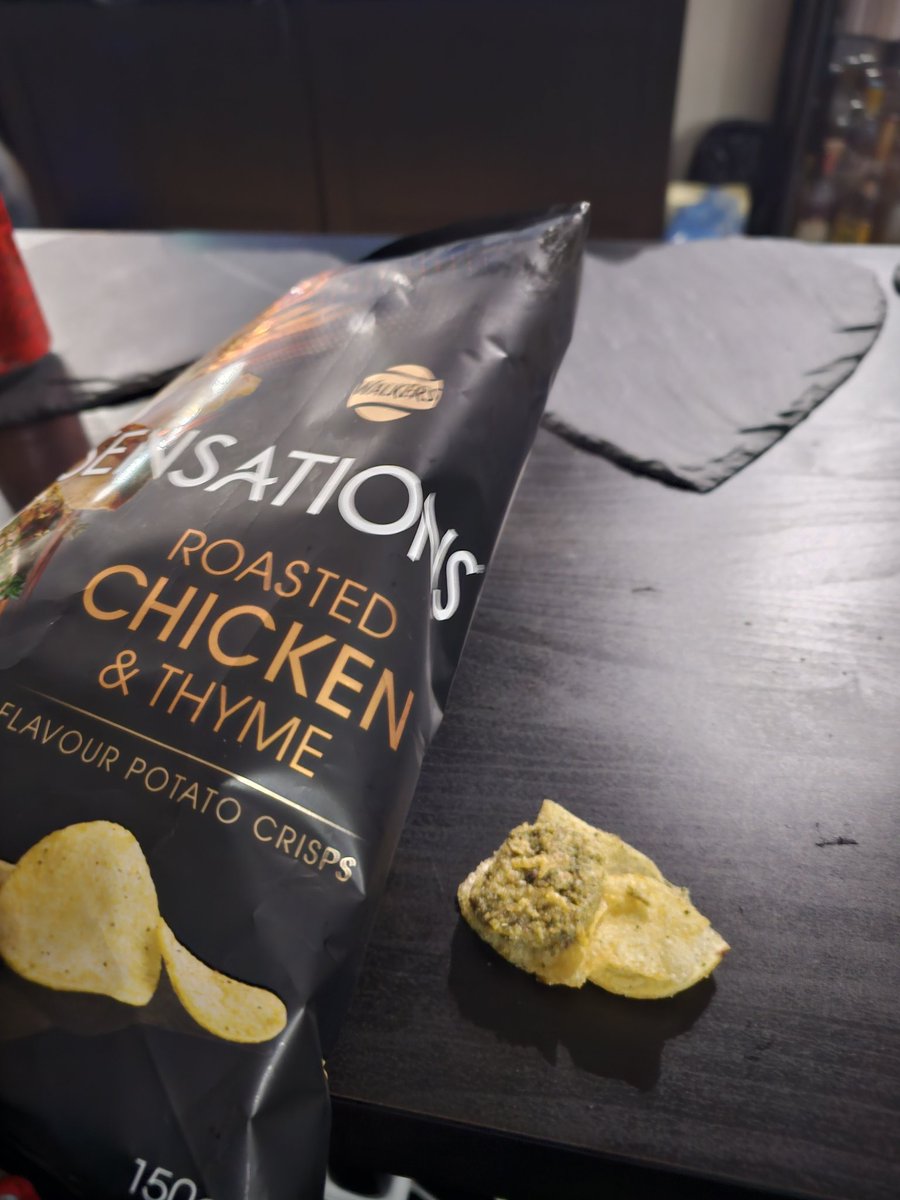 evilbitch1992's tweet photo. @walkers_crisps  not what you expect to from in a packet of ur crisp brought from siansbury today not sure what it is but the bag is going in the bin !!! https://t.co/tJMsVQ2hWb