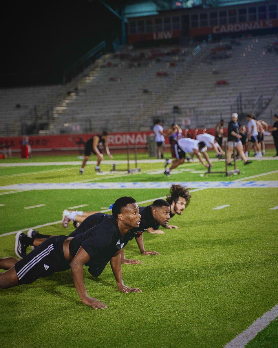 Coach_GSanders's tweet photo. It ain’t on us it’s IN us 😤
#IfYouKnowYouKniw #EOTF
#SpringBallLoading https://t.co/z1GViHwoab