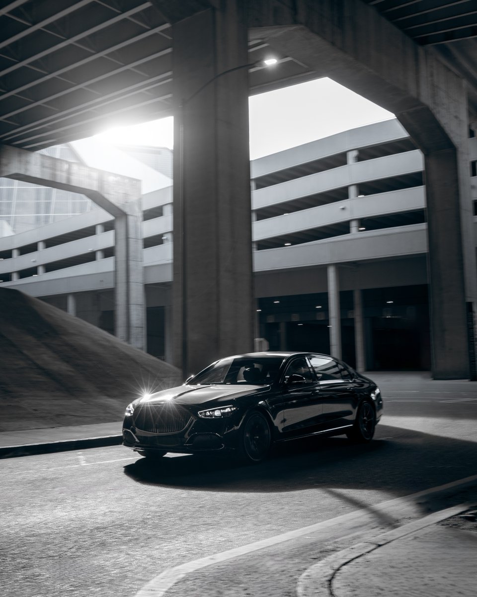 MercedesBenzUSA's tweet photo. Elevate your journey to new heights of sophistication and refinement with the Mercedes-Maybach Night Series.
📸: @JulienLasseur
#MercedesBenz #MercedesMaybach #NightSeries https://t.co/qjc6br4LHt