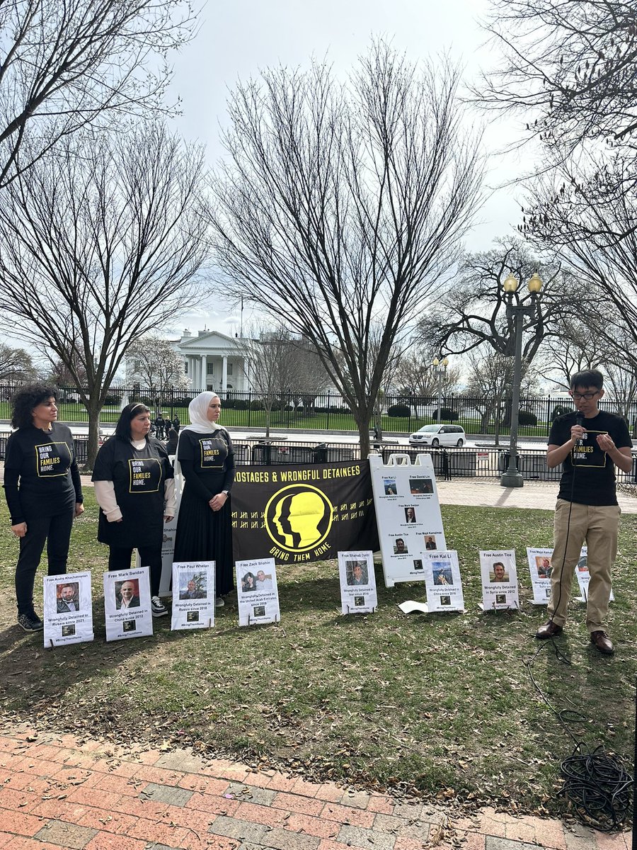 The families of Kai Li, Majd Kamalmaz, and Zack Shahin - who are Americans detained abroad - gathered in front of the WH yesterday to once again call on @POTUS to meet with them. “We are sick and tired,” said Harrison Li. cnn.com/2024/03/09/pol…