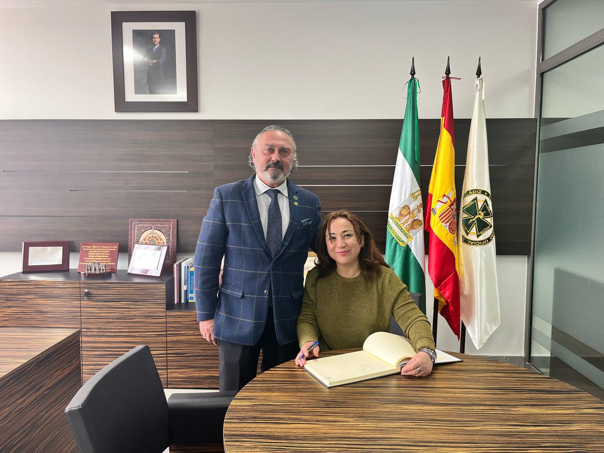 codealmeria's tweet image. Ayer asistimos a la reunión del @consejoandaluzdentistas en Cádiz, firmamos en su libro honorífico y, a su vez, celebramos el Día de la Mujer ❤️

#dentistasalmeria #codeal #consejoandaluzdentistas #diadelamujer