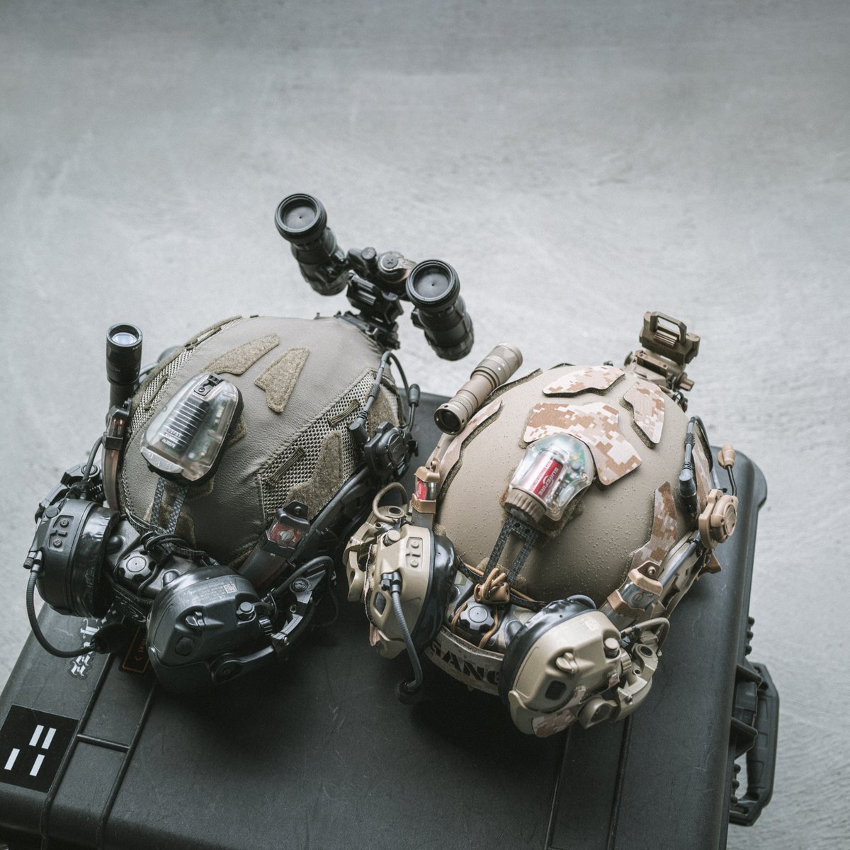 Daissele's tweet photo. Ballistic &amp; Carbon lids setup update.  (The update: just added AOR1 fuzz covers and switched to an RG helmet cover😂) https://t.co/futVcBxKHW