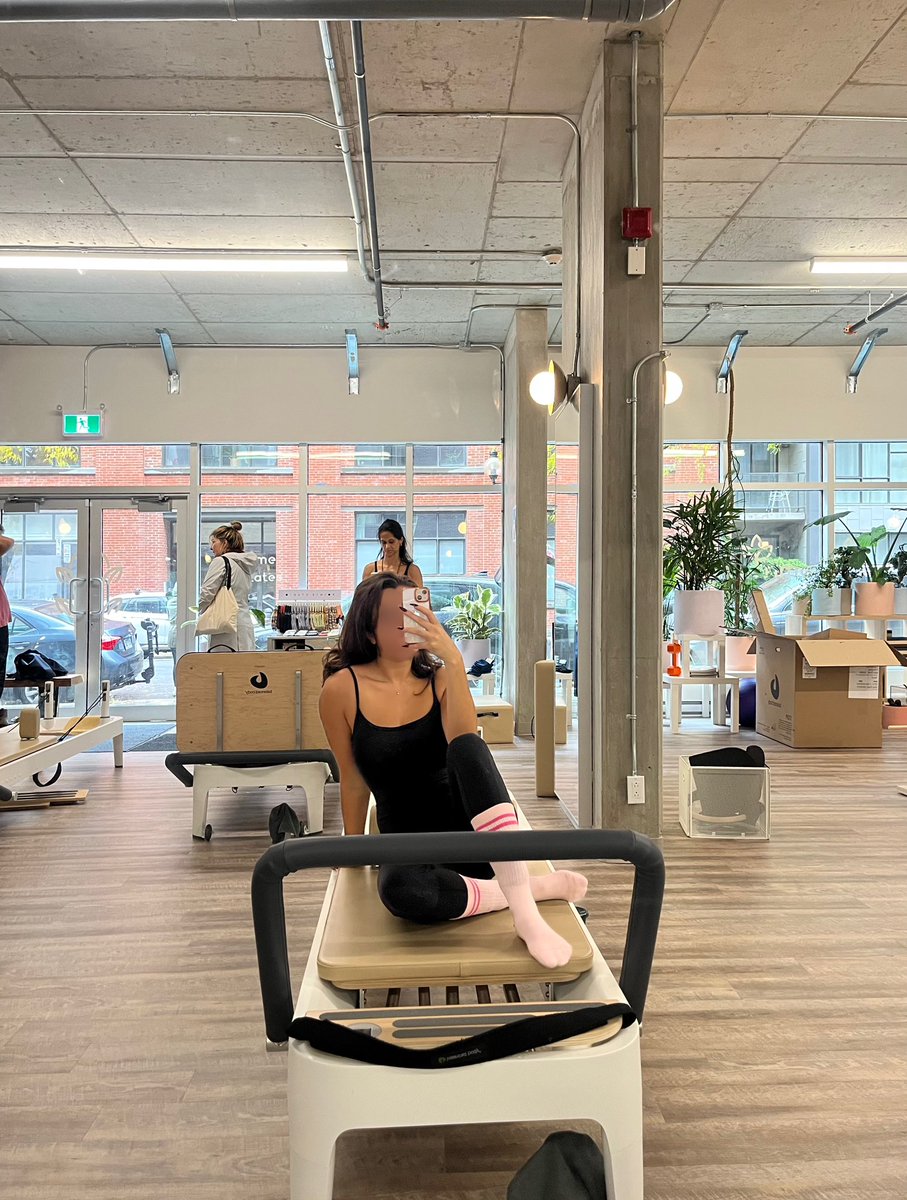 Pilates followed by a well-needed facial 🧖🏽‍♀️ Happy weekend!