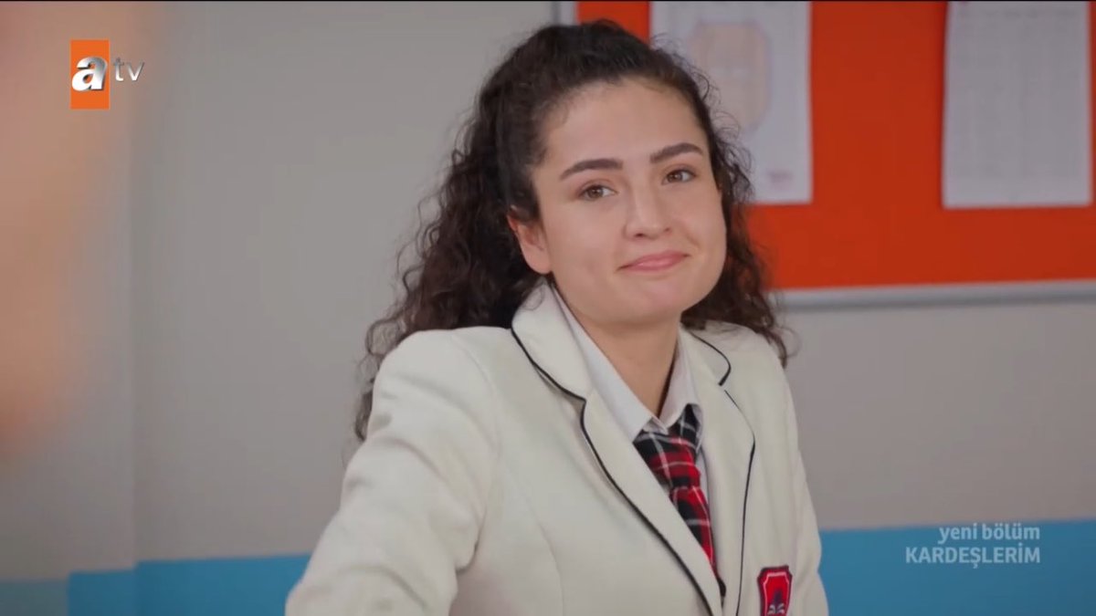 Birtakım tatlı bakışmalar. Aşk ne güzel şey yahu. Melis Minkari &amp; Recep Usta 😍

#Kardeşlerim #AyBer