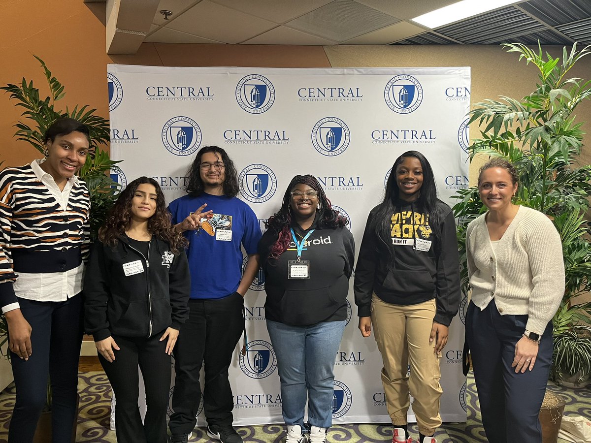 Ehhs826High's tweet photo. #EdRising Conference - future educators from EHHS with Ms Locke & Ms Messier. https://t.co/PUdSjhOgmQ