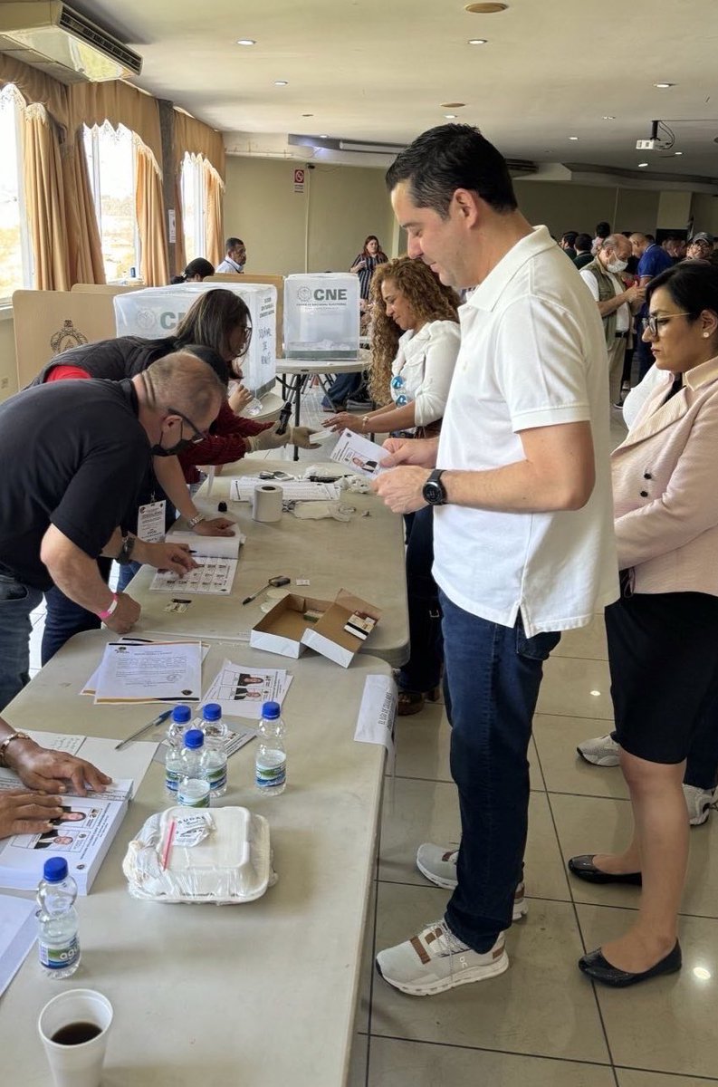 eehercules's tweet photo. Colegas abogados, hoy tu participación es crucial en este momento decisivo para nuestro Colegio. Tu voz tiene un peso invaluable. Te animo a que ejerzas tu derecho al voto y elijas a las nuevas autoridades que guiarán nuestro futuro. ¡Demostremos juntos el poder de la democracia! https://t.co/BjGsdfVwma