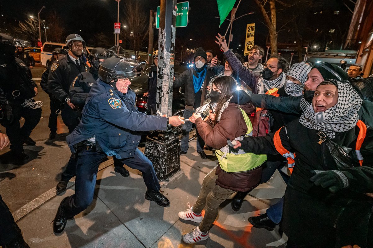 @NYPDnews @NYPDPC @isabelle_leyva This is @GovKathyHochul & @NYCMayor Police State. NYPD arrest nearly 40 peaceful protesters in Midtown & BK just days after DHS are deployed into subways, & a judge rules against the NYPD union’s appeal on settlement policies to change how NYPD responds to protests. @TishJames