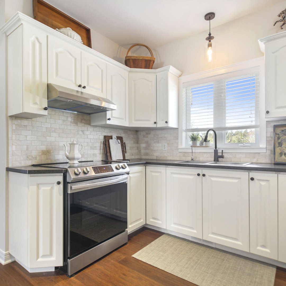 Just Listed 1627 Landel
Marchvale Estates, Kanata

Beautiful forested setting of this appro 2 acre estate property, stunning open plan 4 bedroom, 3 bathroom home with many updates
joansmith.com/ottawa-propert…

#ottawarealestate #joansmithrealestatefamily