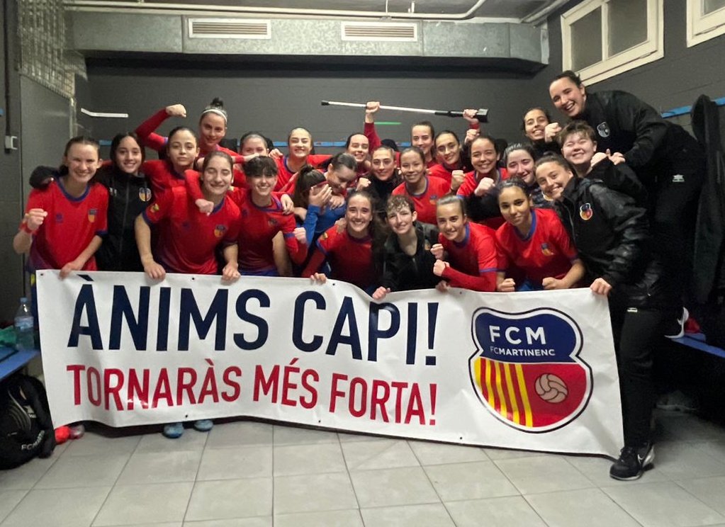 martinenc's tweet photo. ⚽️ El Juvenil A Femení del #FCMartinenc ha dedicat l'important triomf davant l'Europa (3-2) a la capitana, Jana Roselló, lesionada de gravetat.

❤️ Ànims, força i t'esperem de nou aviat, @jaaannnaa!

🙌 L'equip recupera el lideratge!

🚀 Continuem creixent!

#SomMartinenc #futfem https://t.co/WKnOintGif