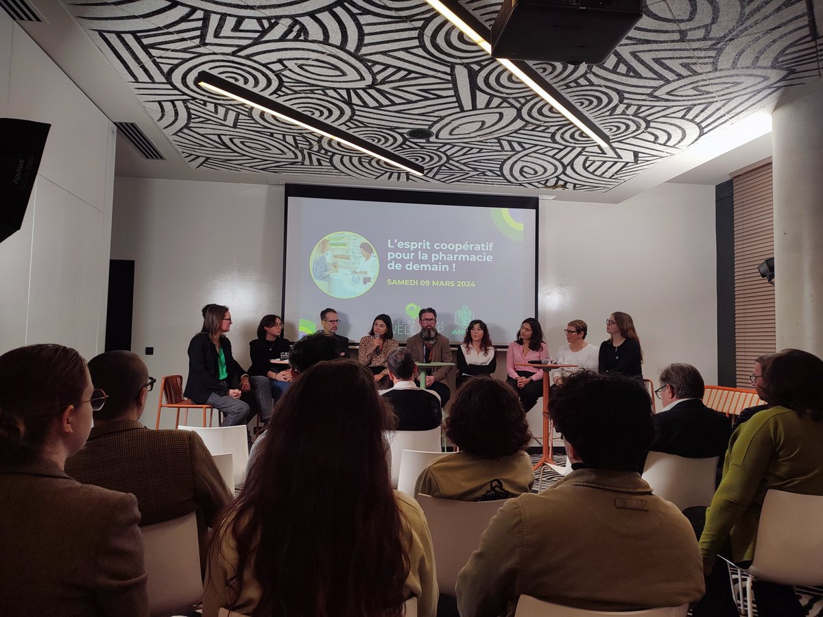 cyprien_hfn's tweet photo. Entre 2 journées Pharmagora Plus, soirée @LaCoopWelcoop x @Pharma_ANEPF 🐍

Échanges entre pharmaciens et étudiantes sur l'avenir de la profession : quelles attentes des étudiants et quelles pratiques des pharmaciens ? https://t.co/VKh5PCLR0h