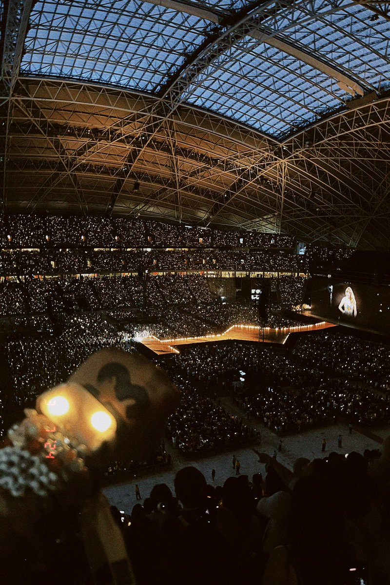 indastillwakeup's tweet photo. dream come true, i’ve been waiting my whole life for this moment, i dedicate this to the 13 years old me, who never had money to see red tour back in Jakarta 2014🥹✨🫶🏻 i love u so so so much @taylorswift13 https://t.co/4U4i9aM4IX