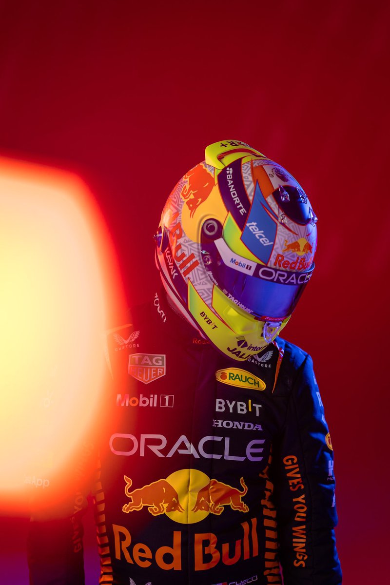 dherrera09's tweet photo. #NeverGiveUp 2da carrera de la temporada, 2do podio, @SChecoPerez poniendo a México en alto https://t.co/A7dZae6CDm
