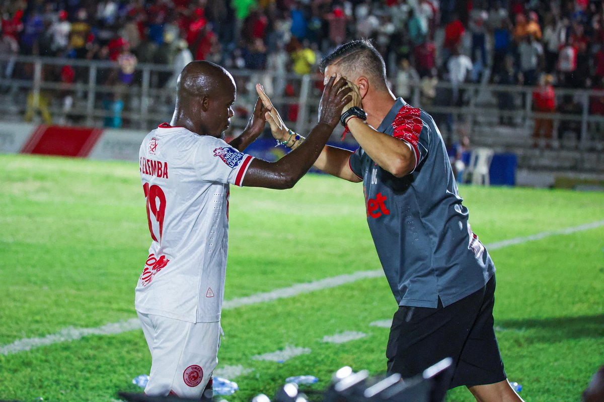 SimbaSCTanzania's tweet photo. Kazi kubwa imefanyika kuhakikisha alama tatu zinakuja Msimbazi 💪 #WenyeNchi #NguvuMoja https://t.co/WPZLMNG7ut