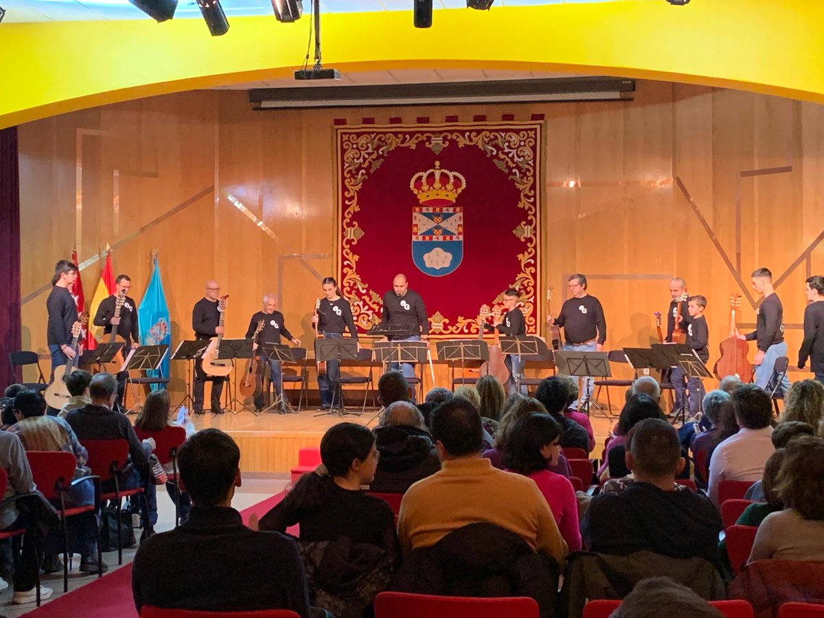Carlos_Aranzana's tweet photo. Fantásticas actuaciones de la Orquesta de Guitarras y de la Camerata de Guitarras de la Escuela Conservatorio Manuel Rodríguez Sales de #Leganés. 
@pablin_arias https://t.co/ZtjShcMAH6