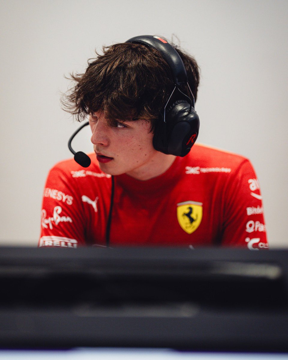 CamFerrari25's tweet photo. Alzatevi e applaudite questo ragazzo.
18 anni, una sola sessione di prove libere nel circuito cittadino con le velocità più alte e ha fatto una gara meravigliosa.
Oliver Bearman signori. Segnatevi questo nome. https://t.co/OYuPjkFHZt