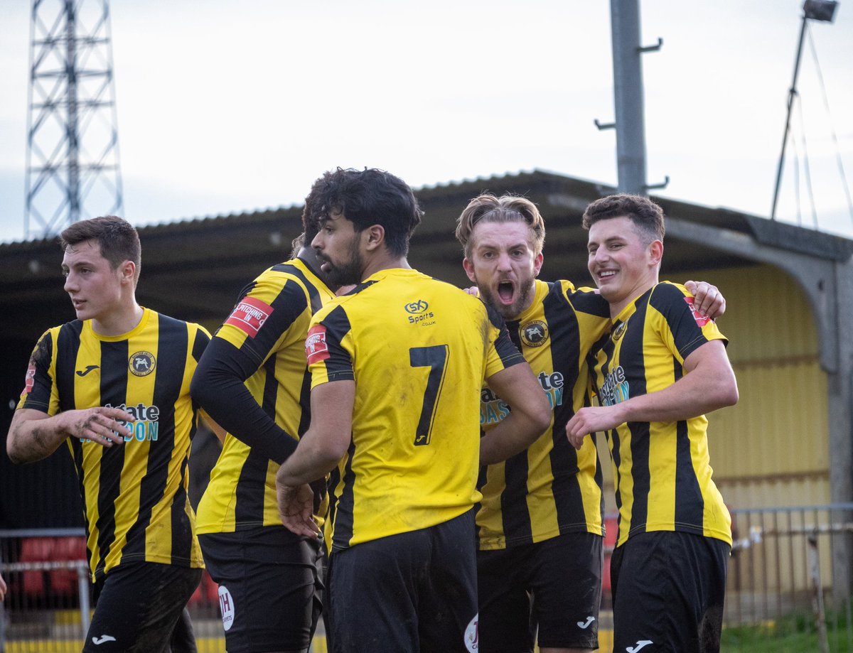 A well earned 2-1 win for <a href="/BasUtdFC/">Basildon United Football Club 🐝</a>  against local rivals Grays Athletic this afternoon @BasUReserves
<a href="/buckers43/">Andrew Buxton</a>
@ChairBas