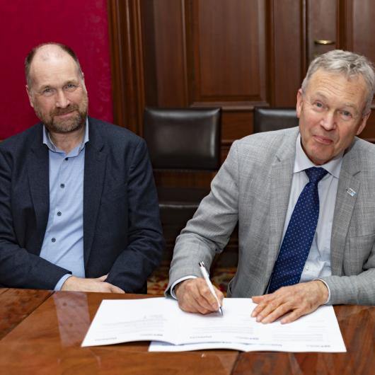 IHE Delft and Deltares will further strengthen their collaboration under a cooperation agreement signed on 6 March 2024 by IHE Delft Rector, Eddy Moors, &amp;Deltares Director, Dirk Jan Walstra. 

More about the collaboration and the key work topics discussed: tinyurl.com/2s39ku4w