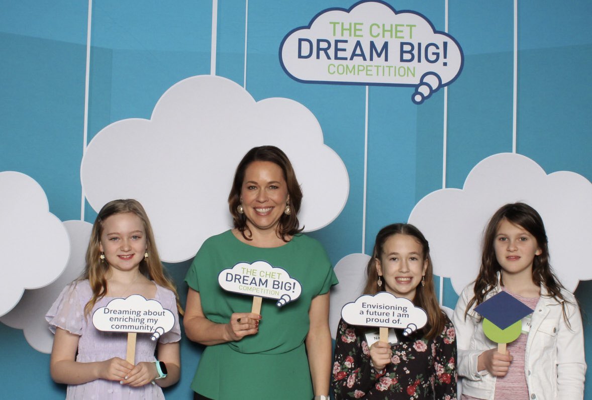 SarahCodyMedia's tweet photo. Had a REALLY nice time emceeing the @CHET529 Dream Big awards ceremony at the @GoYardGoats stadium.  3000 kids entered the contest with essays and artwork about how to make the 🌎 a better place.  The 30+ winners are awesome kids.  Great to work with @ErickRussellCT! https://t.co/GRlsEWZIxa