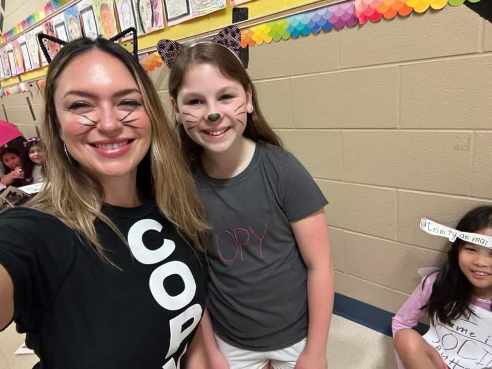 ChristinaEscar3's tweet photo. The @NISDEllison Figurative Langauge Parade was a blast 💥! What a way to celebrate Read Across America Week 📖📚 https://t.co/ZExjNglLcB