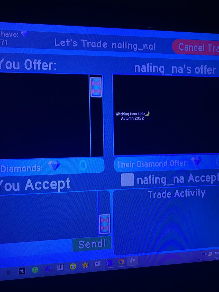 JunePixies's tweet photo. Sooo @dinamust_ is a scammer, they showed me afew of their alts and I’ll tag them in the comments but be careful 😭😭😭 50$ down the drain 😞 I hope that fat ass chokes on their food #rhtrades #rhtraders #rhtrading #rhtrade #royalehightrades https://t.co/J19IqZUn6S