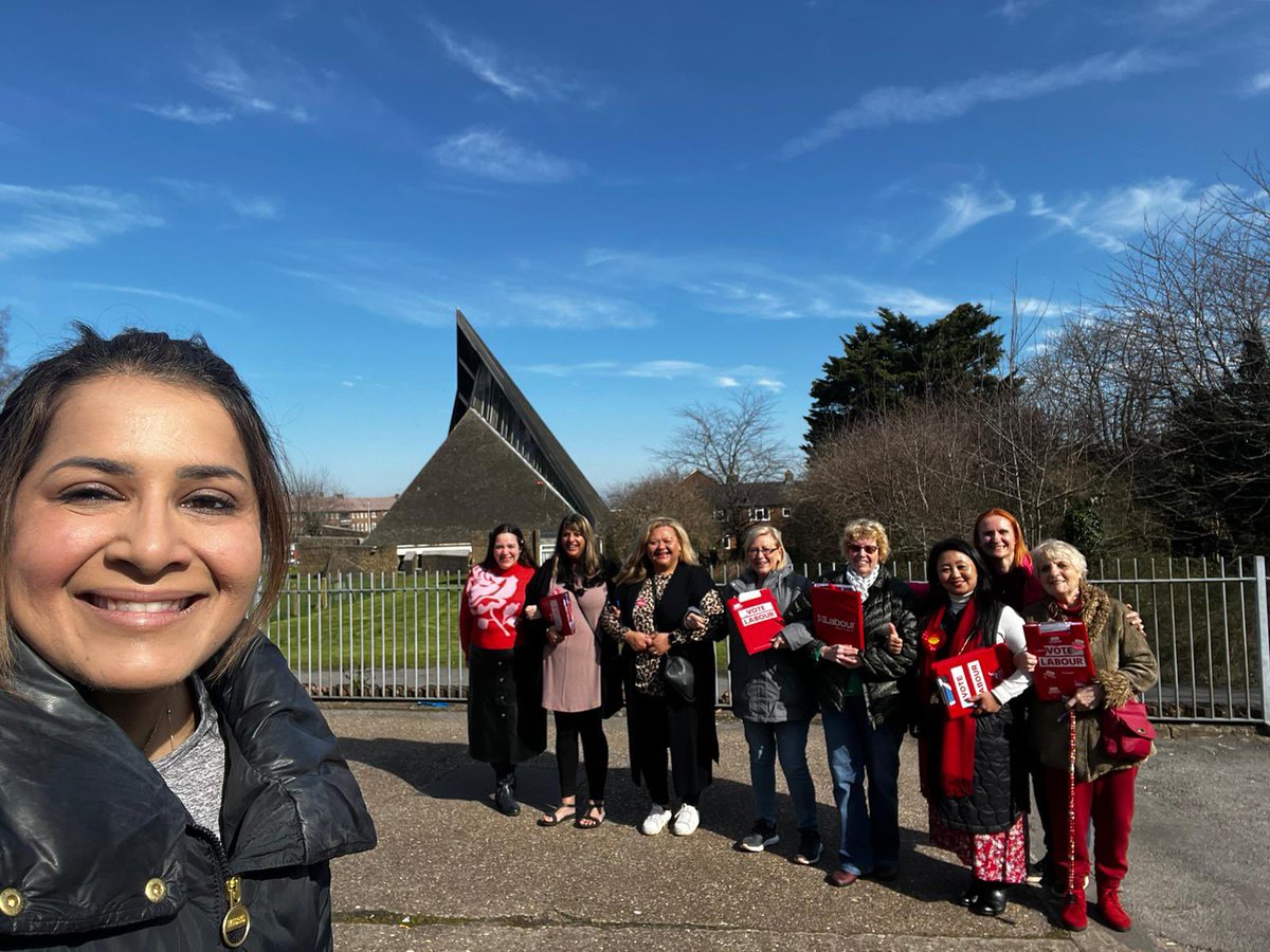 Great to catch up with these fabulous Labour women, and to be out in the sunshine talking to residents with our brilliant Parliamentary candidate @naushabah_khan