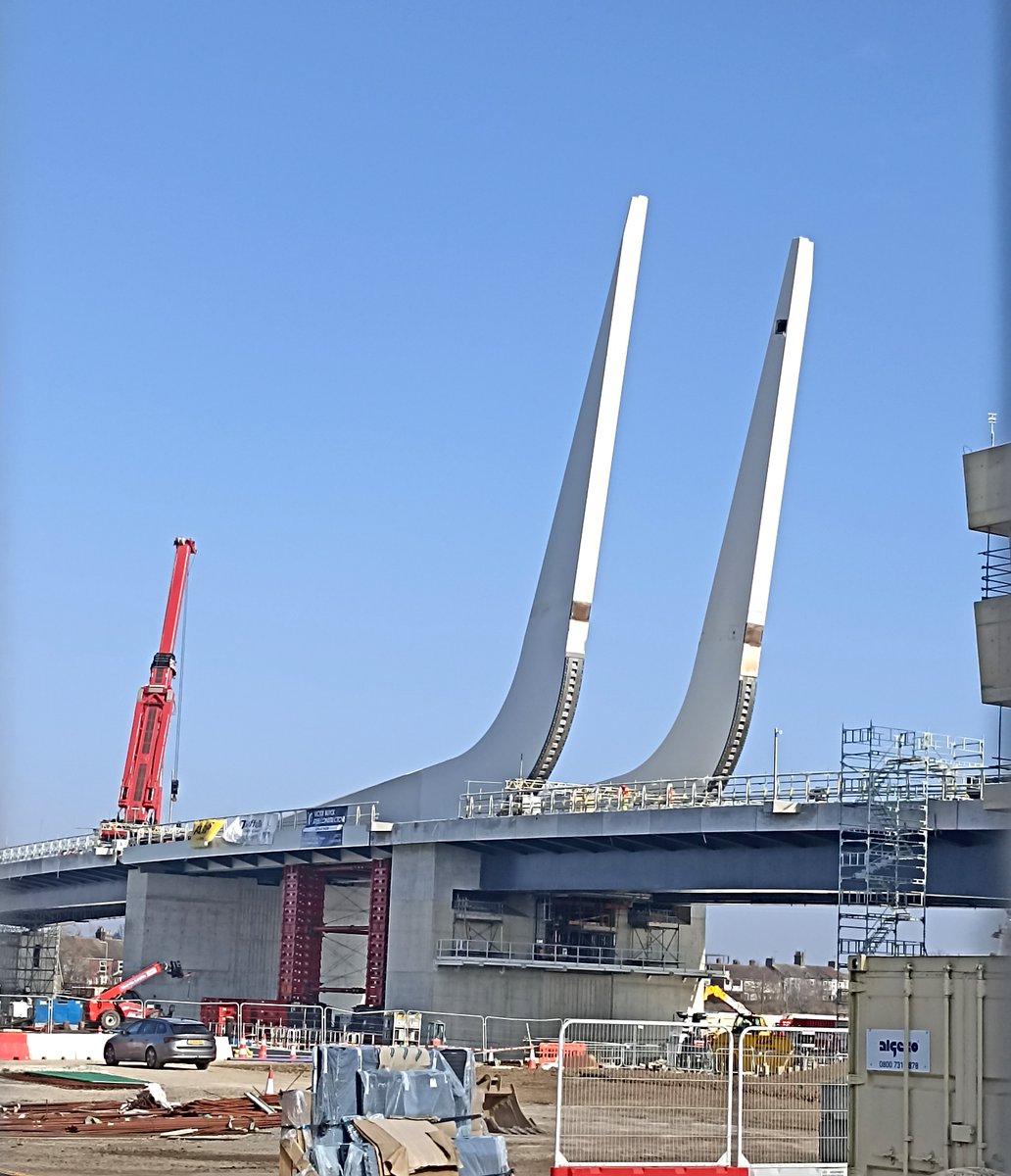 davidellisfan's tweet photo. Amazing to see the new @gullwingbridge with the bascule section now in place...although still plenty of time before it opens, #Lowestoft finally has a #ThirdCrossing https://t.co/nbDNOiW3NO