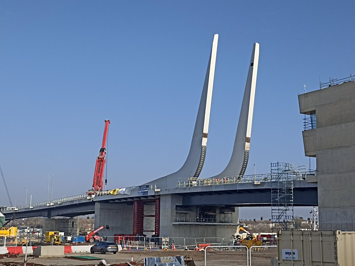 davidellisfan's tweet photo. Amazing to see the new @gullwingbridge with the bascule section now in place...although still plenty of time before it opens, #Lowestoft finally has a #ThirdCrossing https://t.co/nbDNOiW3NO