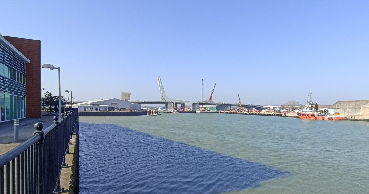 davidellisfan's tweet photo. Amazing to see the new @gullwingbridge with the bascule section now in place...although still plenty of time before it opens, #Lowestoft finally has a #ThirdCrossing https://t.co/nbDNOiW3NO