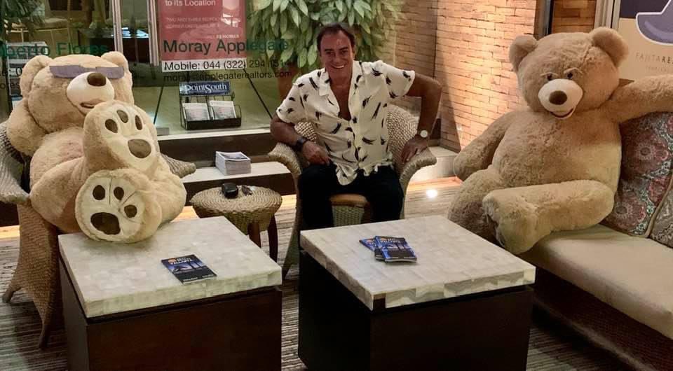 Mama_Hooch's tweet photo. #SnuggleSaturday Everyone loves a Teddy Bear to snuggle with and who wouldn���t want to snuggle with that Teddy Bear in the middle @ThaaoPenghlis Missing the snuggly charm of Tony and the grrrrs of Andre. Let’s get them both back on @DaysPeacock #Tony+#Andre=#Thaao #prrr #grrr https://t.co/u9xjnP5aau