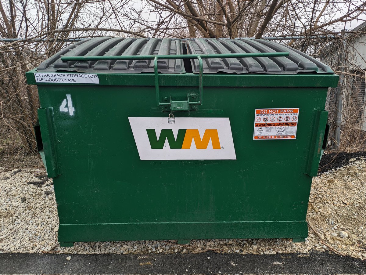 roadieric's tweet image. @nprscottsimon 
Unfortunately your broadcast time today was mostly cannibalized by yet more @WBEZ #PledgeWeek blathering.  Sigh. 🗣️