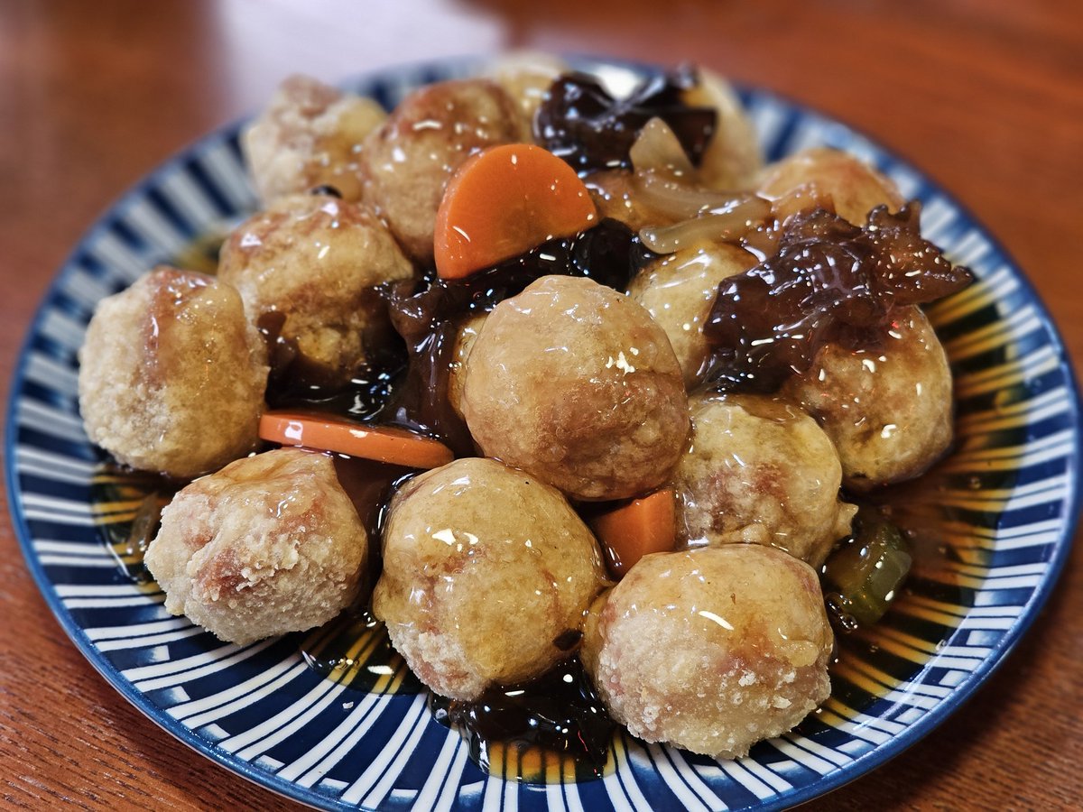 혜화 해피니스
돌판짜장+목화탕수육

돌판짜장은 돌판따로 짜장 따로 나와서 돌판에 조리된 짜장을 올려서 계속 따뜻하게 먹는 느낌
목화탕수육은 진짜 부드러웠음!
근데 튀김옷은 취향이 아니었다🥲
계속 익혀먹는 짜장은 처음 먹어봤는데 말그대로 볶음짜장?
다음에는 다른거 먹으러 가야지‼️