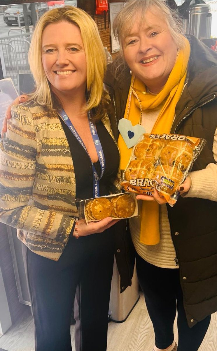 M33CMK's tweet photo. #Wingbee & walk arounds today to wards & colleagues #wellbeing @ GUH & StCadocs π@bracesbakery for your kind donations today πto Ang/Marcia & Lenora for volunteering with your time, hands & hearts for colleagues to enjoy this protected space π to the 55+ colleagues who came https://t.co/j1op8dIwmh