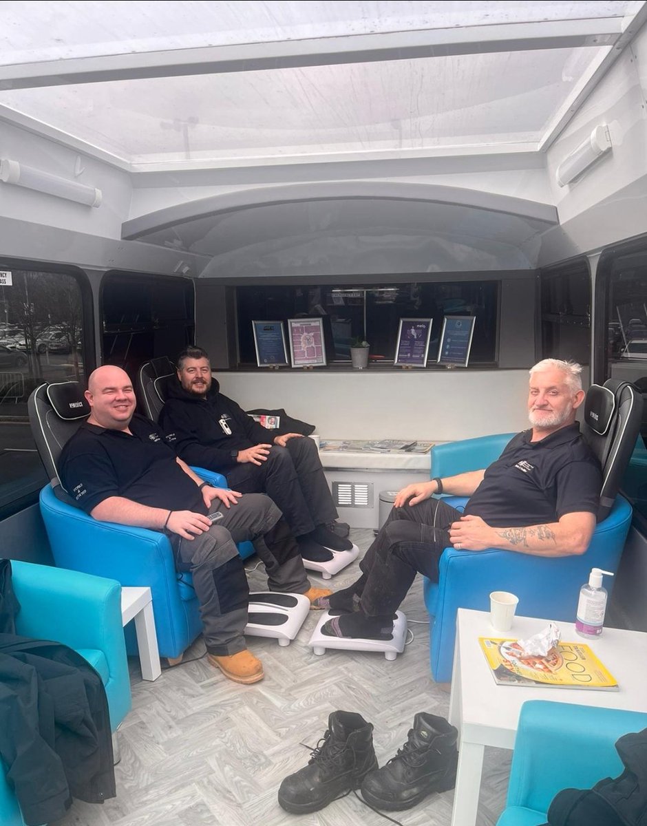 M33CMK's tweet photo. #Wingbee & walk arounds today to wards & colleagues #wellbeing @ GUH & StCadocs π@bracesbakery for your kind donations today πto Ang/Marcia & Lenora for volunteering with your time, hands & hearts for colleagues to enjoy this protected space π to the 55+ colleagues who came https://t.co/j1op8dIwmh