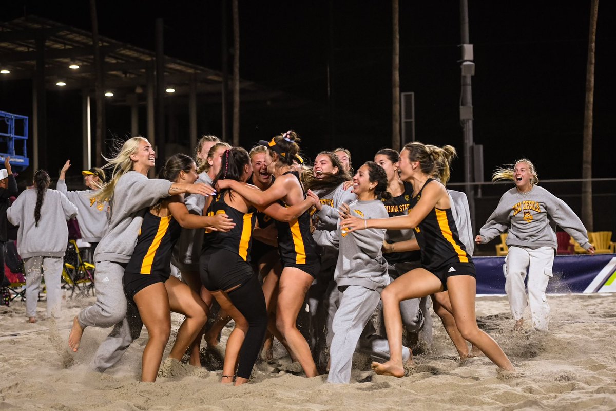 SunDevilBeachVB's tweet photo. Core memory for this team and this program 💛

#SandDevils /// #ForksUp https://t.co/3U3wi33WNB