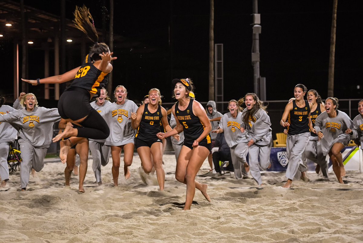 SunDevilBeachVB's tweet photo. Core memory for this team and this program 💛

#SandDevils /// #ForksUp https://t.co/3U3wi33WNB