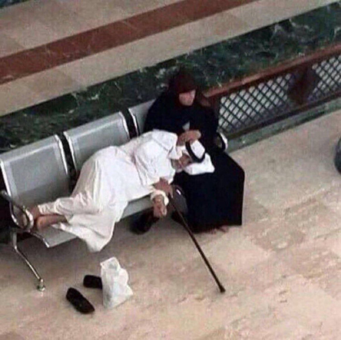 _mo6n_'s tweet photo. " أنا عونك وأنا كتفك وأنا مركاك 
وأنا لك في مجالس الضيق سبحة يمينك " https://t.co/RK0VRrBvfz