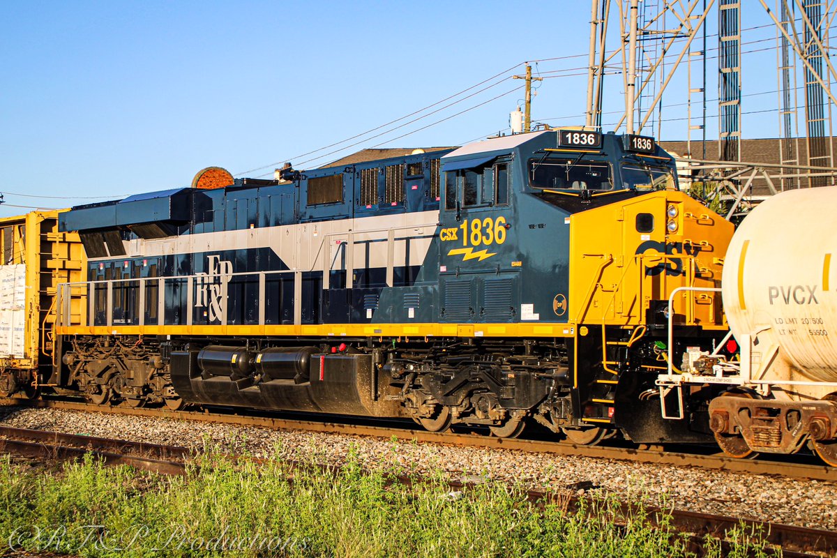 RFPProductions's tweet photo. This is some fairytale stuff right here!

On our last day in Southeast Georgia, Waycross was our destination, and the fruits of our efforts seemed almost meant to be! What was, at the time, CSX’s newest heritage unit (as well as our namesake unit) passed us 3 times on the day! https://t.co/DTQTDaekTR