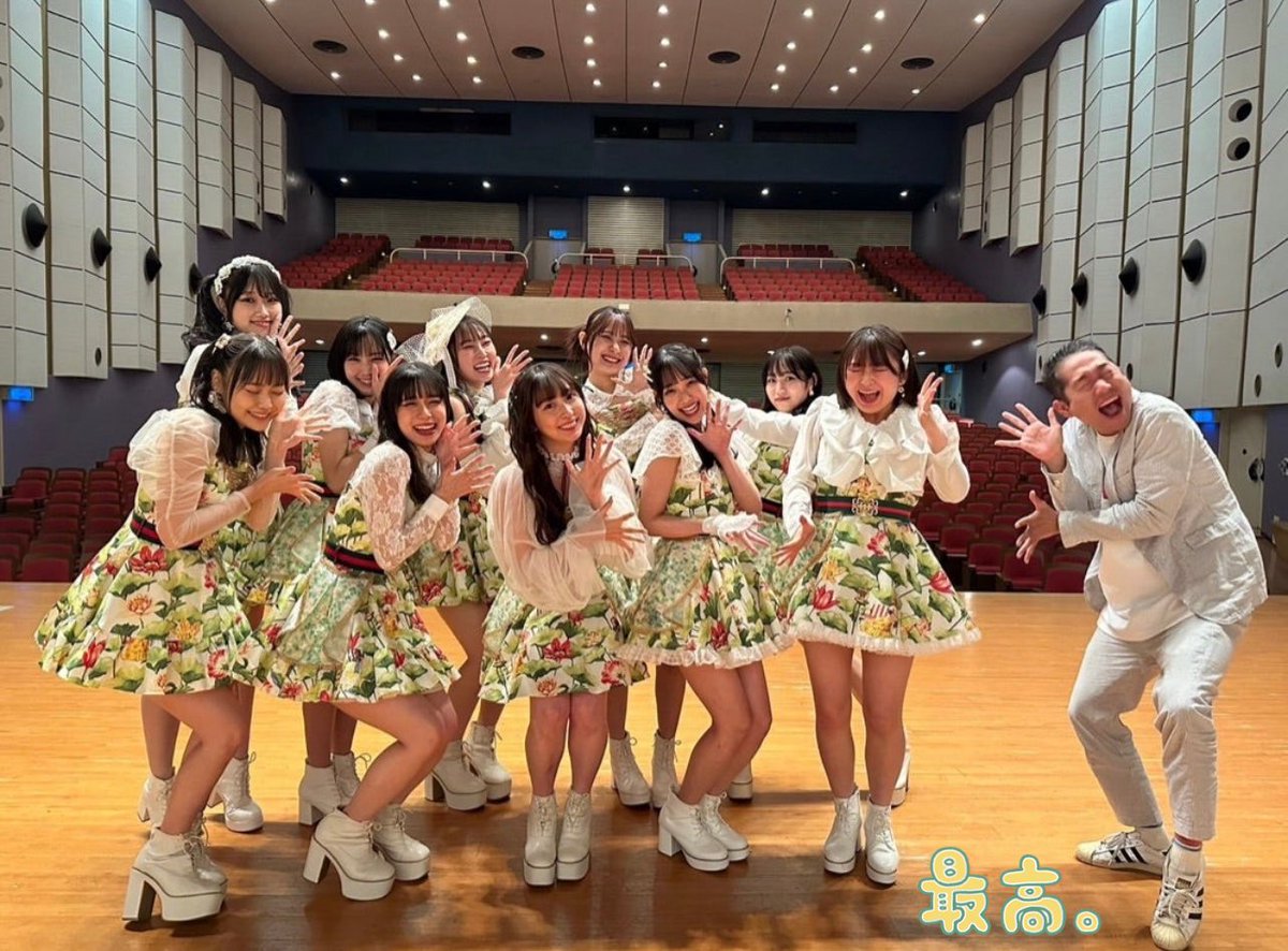 fish_cb_'s tweet photo. はぁぁ楽しかったなぁ。。
Juiceちゃん達と北海道ポーズきめて、りさちと電話して、れいちゃんがインスタにあげた鳩の置物が自分の部屋にもある事に興奮して同じ画角で撮るのに盛り上がって、るるヲタが布団敷いてくれて、ライブは涙涙で…まだまだ想い出尽きないな🥺
#juicejuice #jjbus4 #バスツアー https://t.co/1djgJD8io6