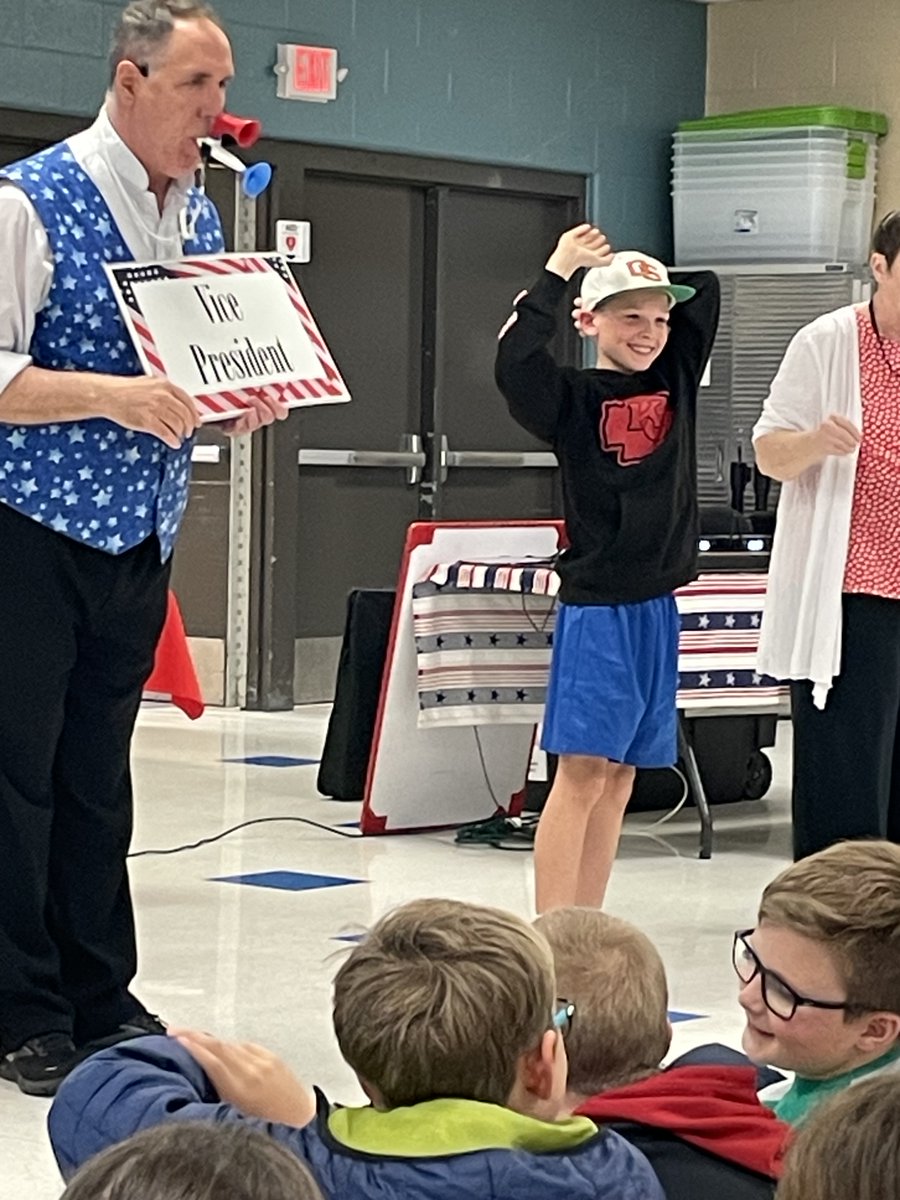 ShoalCreekStars's tweet photo. Thank you @kcya for showing fourth graders how the government works. Luckily President Carter was saved from any volcano explosions, aliens, or falling monuments. 💛💙
#starssc #kcya #EverythingMatters #ShareTheGoodLPS https://t.co/hYhX4X8HU6
