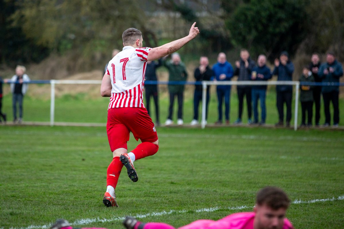 Placing the penalty! 🎯 That's Jamie Breese's 9️⃣th goal in 9️⃣ league games for @HolywellTownFC 🔥 #JDCymruNorth